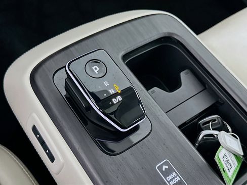 Used 2023 Nissan Ariya FWD image 24