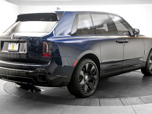 Used 2025 Rolls-Royce Cullinan AWD/4WD image 7