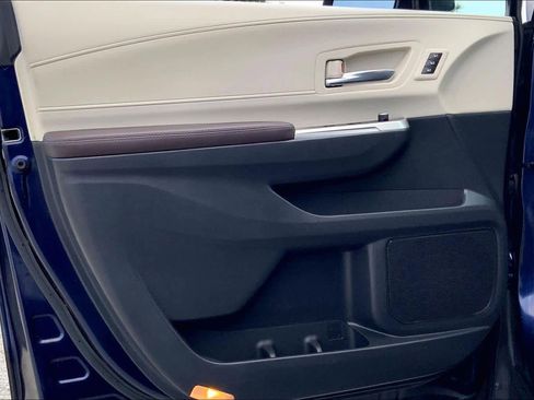Used 2022 Toyota Sienna Platinum image 20