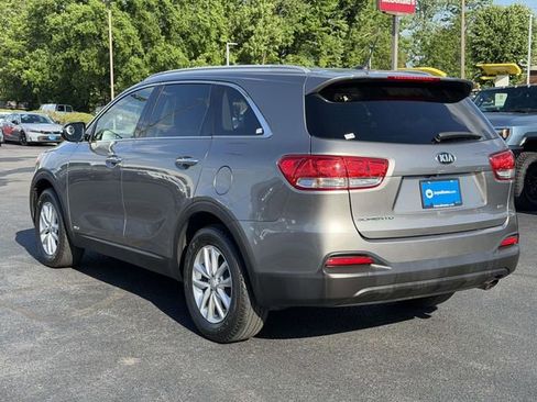 Used 2017 Kia Sorento AWD image 3