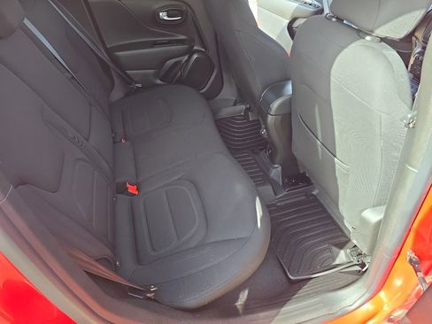 Used 2022 Jeep Renegade Latitude w/ Convenience Group image 34