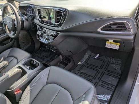 New 2026 Chrysler Pacifica Select w/ S Appearance Package FWD image 35