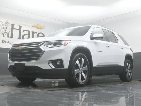 Used 2021 Chevrolet Traverse LT w/ LT Premium Package AWD/4WD image 5