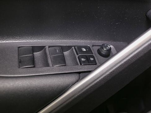 Used 2024 Toyota Corolla Cross L image 38