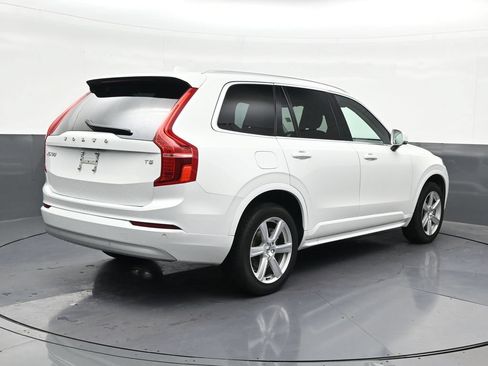 Used 2022 Volvo XC90 T5 Momentum FWD image 5