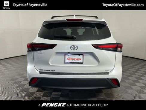 Certified 2025 Toyota Highlander XLE image 13