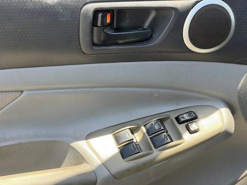 Used 2006 Toyota Tacoma PreRunner RWD image 6