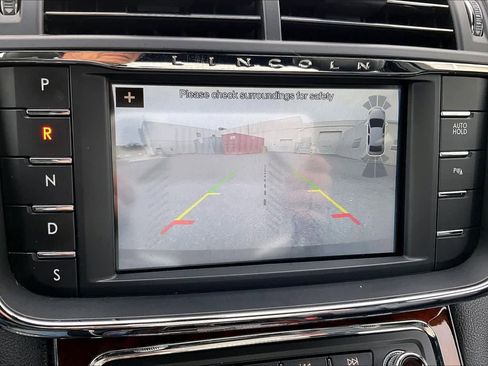 Used 2017 Lincoln Continental Premiere image 29