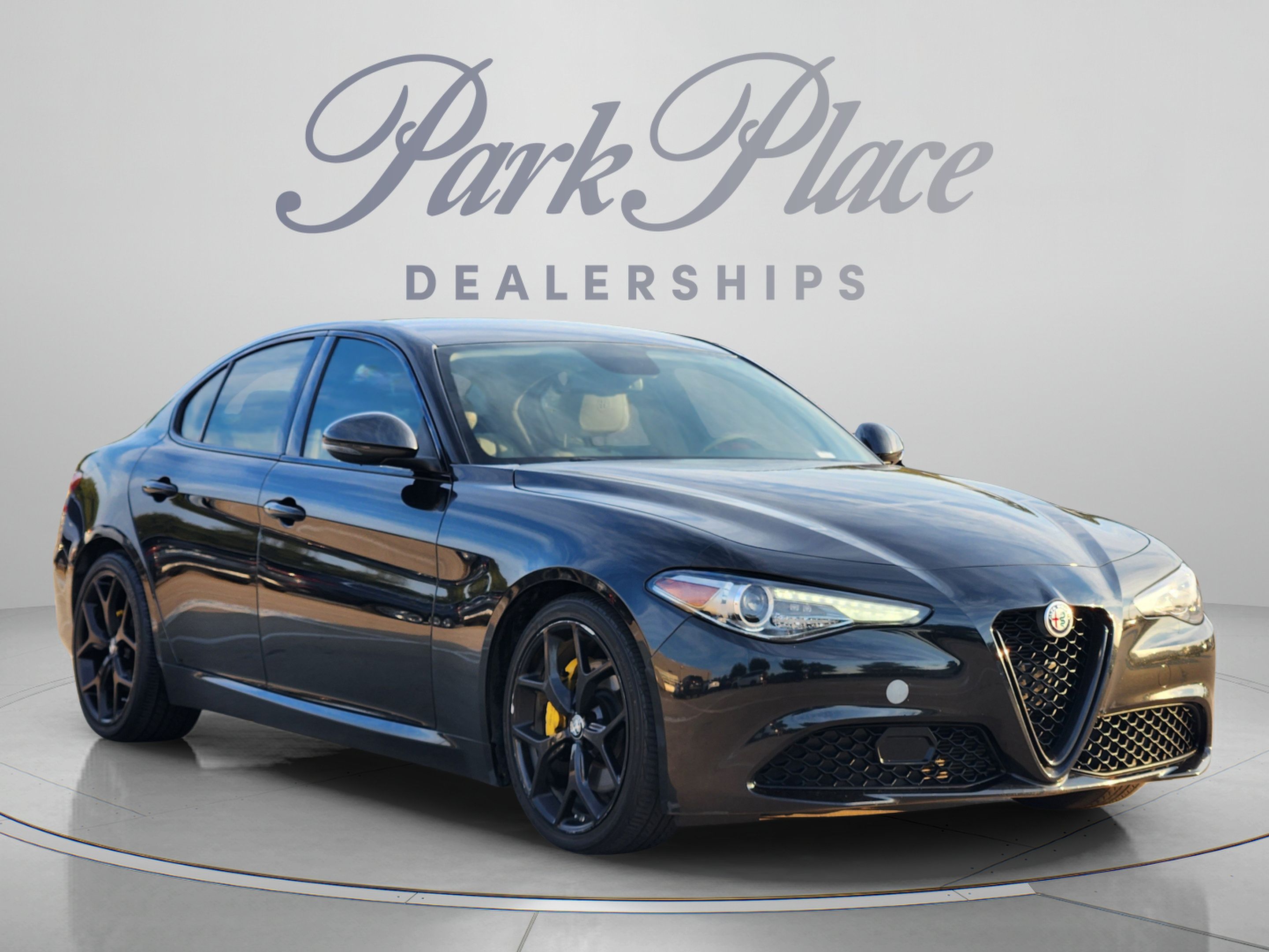 Used 2019 Alfa Romeo Giulia w/ Nero Edizione RWD image 4