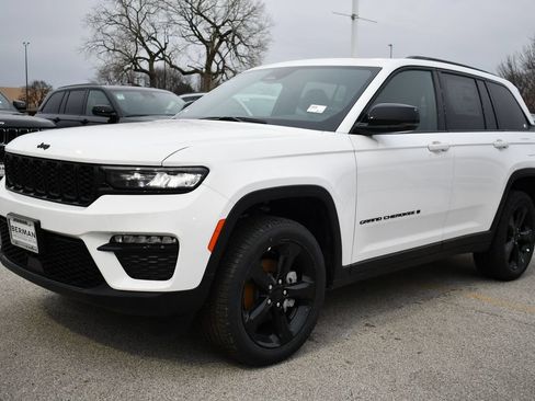 New 2025 Jeep Grand Cherokee Limited w/ Black Appearance Package AWD/4WD image 3