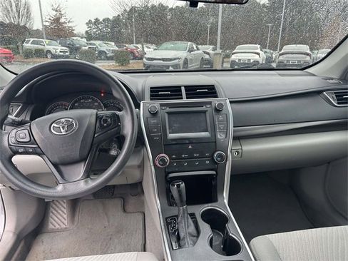 Used 2015 Toyota Camry LE image 5