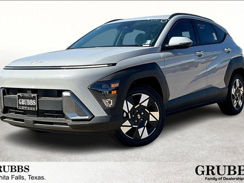 Used 2025 Hyundai Kona SEL FWD image 2