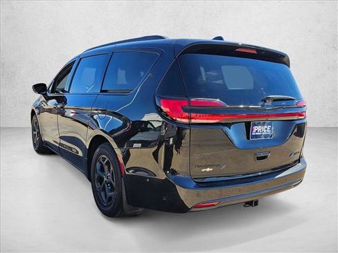 Used 2021 Chrysler Pacifica Limited w/ Uconnect Theater Family Group image 7