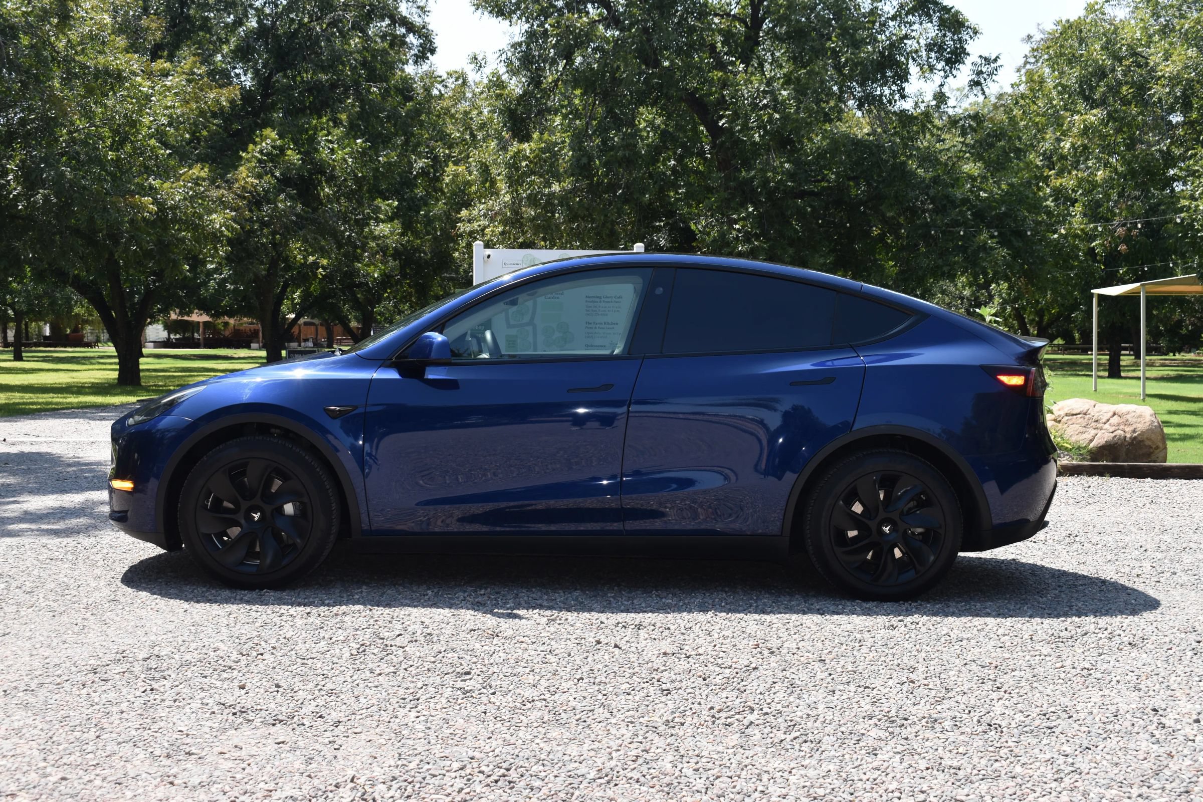 Used 2024 Tesla Model Y Long Range RWD image 3