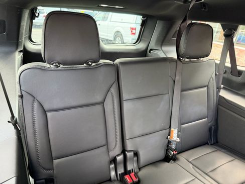 Used 2025 GMC Yukon XL Denali AWD/4WD image 25
