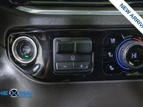 Used 2025 Chevrolet Silverado 1500 High Country w/ Technology Package AWD/4WD image 19