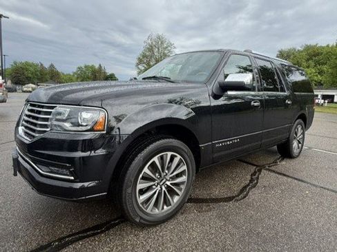 Used 2017 Lincoln Navigator L Select AWD/4WD image 2