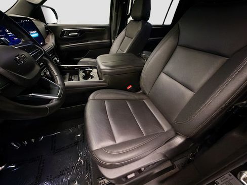 Used 2025 Chevrolet Suburban Z71 AWD/4WD image 11