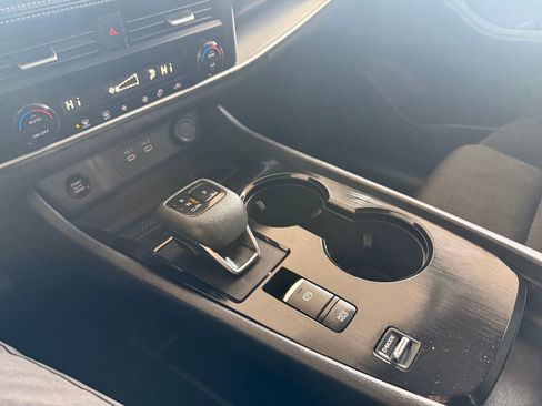 Used 2025 Nissan Rogue SV image 43