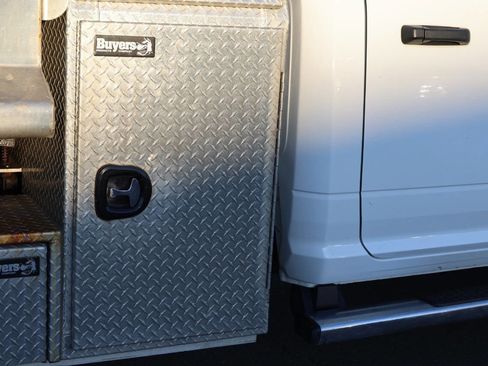 Used 2017 RAM 5500 Tradesman w/ Power & Remote Entry Group image 45