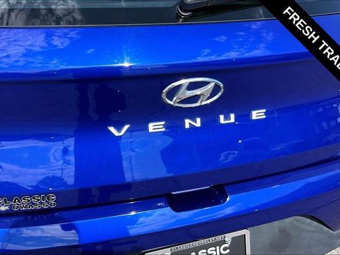 Used 2023 Hyundai Venue SE FWD image 23