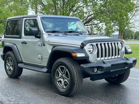 Used 2018 Jeep Wrangler Sport AWD/4WD image 3