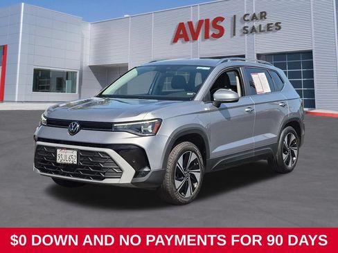 Used 2025 Volkswagen Taos SE AWD/4WD image 1