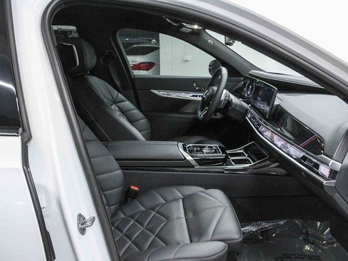 Certified 2023 BMW 740i w/ Parking Assistance Package image 18