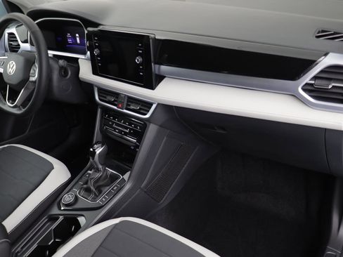 New 2026 Volkswagen Taos SE image 18