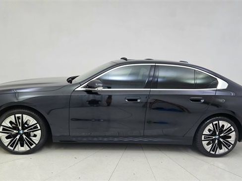 Used 2026 BMW 530i image 10