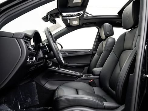 Certified 2026 Porsche Macan AWD/4WD image 7