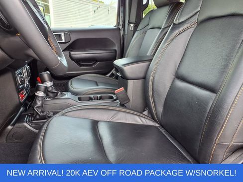 Used 2024 Jeep Gladiator Sport AWD/4WD image 3