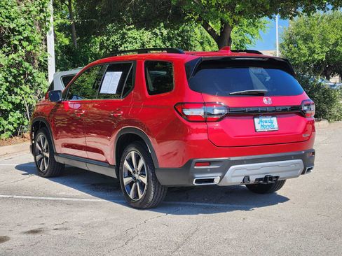 Used 2025 Honda Pilot Touring image 5