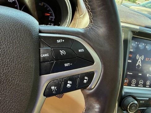 Used 2018 Jeep Grand Cherokee Overland AWD/4WD image 20
