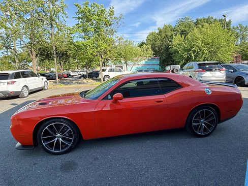 Used 2016 Dodge Challenger R/T Scat Pack RWD image 3