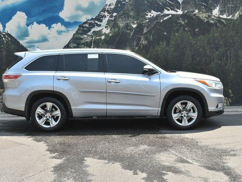 Used 2015 Toyota Highlander Limited Platinum AWD/4WD image 2