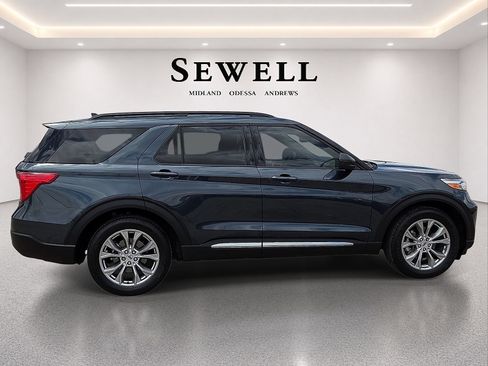 Used 2022 Ford Explorer XLT w/ Equipment Group 202A RWD image 5