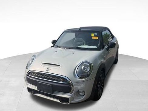 Used 2019 MINI Cooper S w/ Signature Upholstery Package FWD image 1