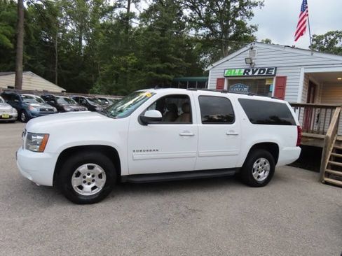 Used 2014 Chevrolet Suburban LT RWD image 8
