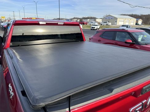 Used 2024 GMC Sierra 1500 Elevation image 12