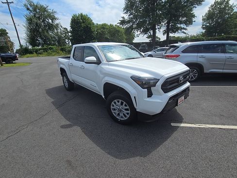 Used 2026 Toyota Tacoma SR5 RWD image 2