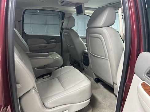 Used 2008 Chevrolet Suburban LT AWD/4WD image 7