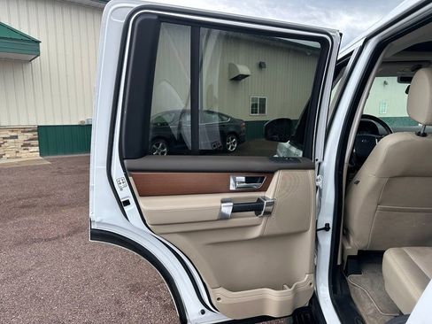Used 2016 Land Rover LR4 HSE AWD/4WD image 22