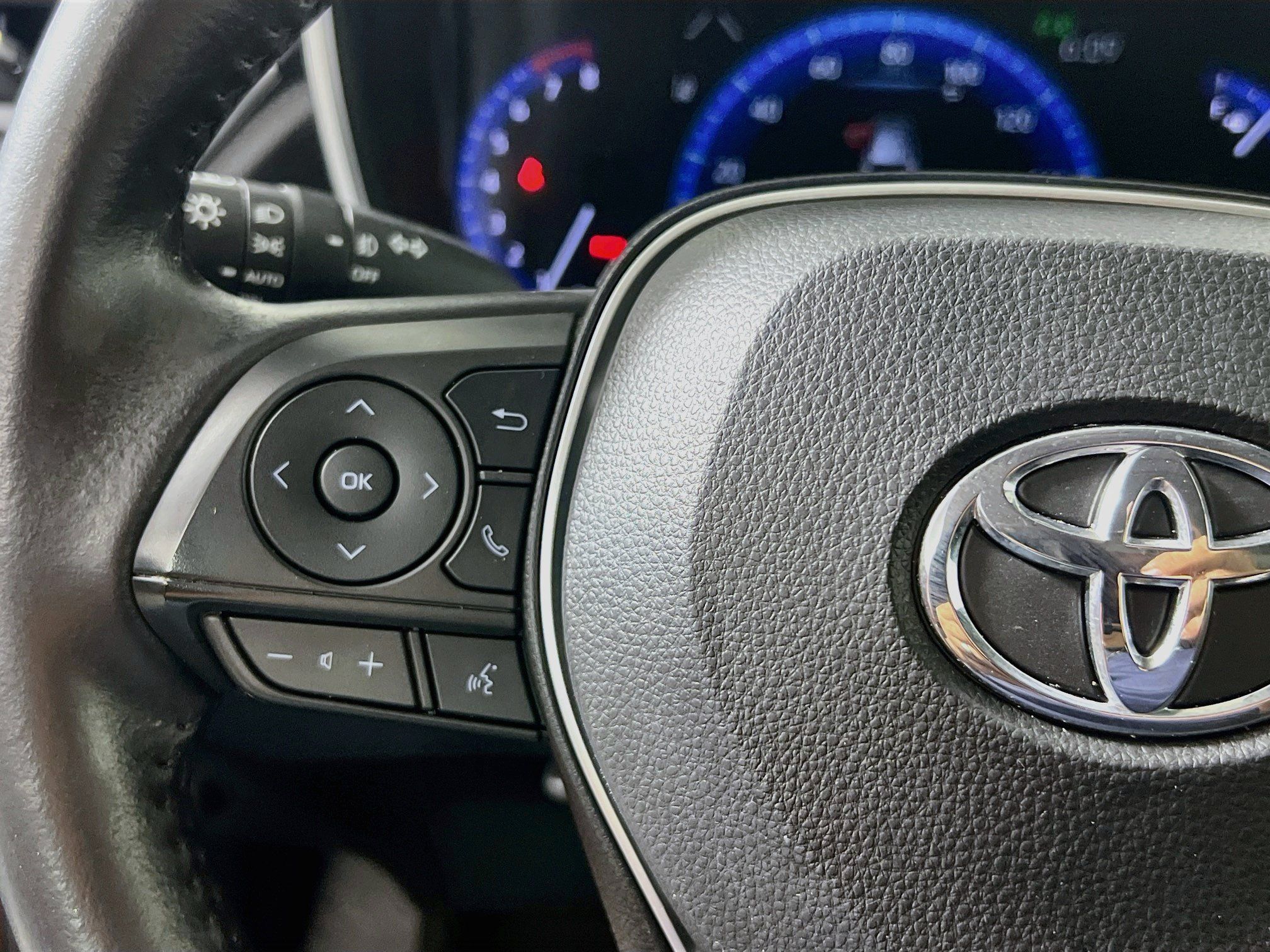 Used 2022 Toyota Corolla Cross XLE w/ Convenience Package FWD image 17