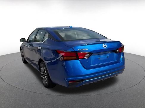 Used 2025 Nissan Altima 2.5 SV FWD image 11