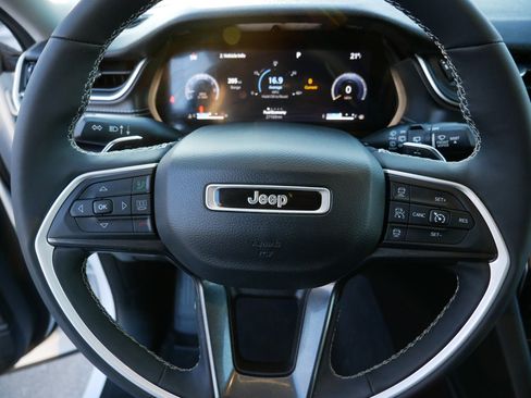 Used 2023 Jeep Grand Cherokee Laredo w/ Luxury Tech Group I image 26