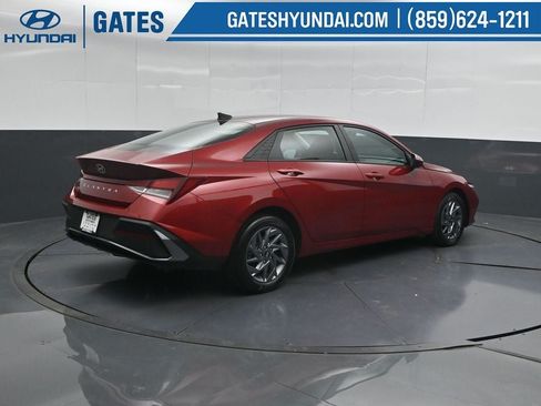 Certified 2024 Hyundai Elantra SEL FWD image 2