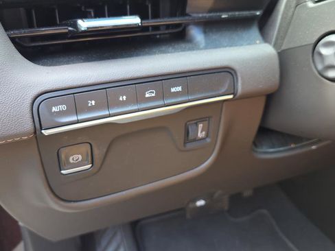 Certified 2022 Cadillac Escalade ESV Premium Luxury w/ LPO, Illumination Package image 11