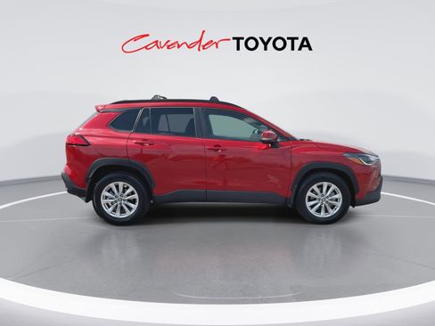 Certified 2024 Toyota Corolla Cross LE image 9