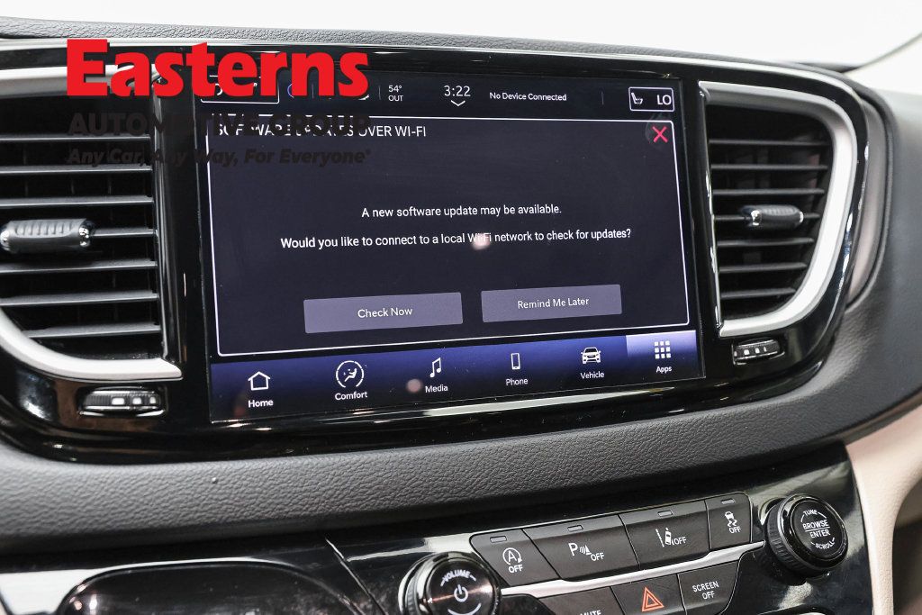 Used 2023 Chrysler Pacifica Touring-L FWD image 21